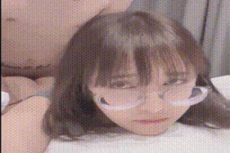 漂亮眼镜女友 身材不错 奶大鲍鱼嫩 撅着屁屁被大鸡吧男友无套猛怼 操的表情很舒坦